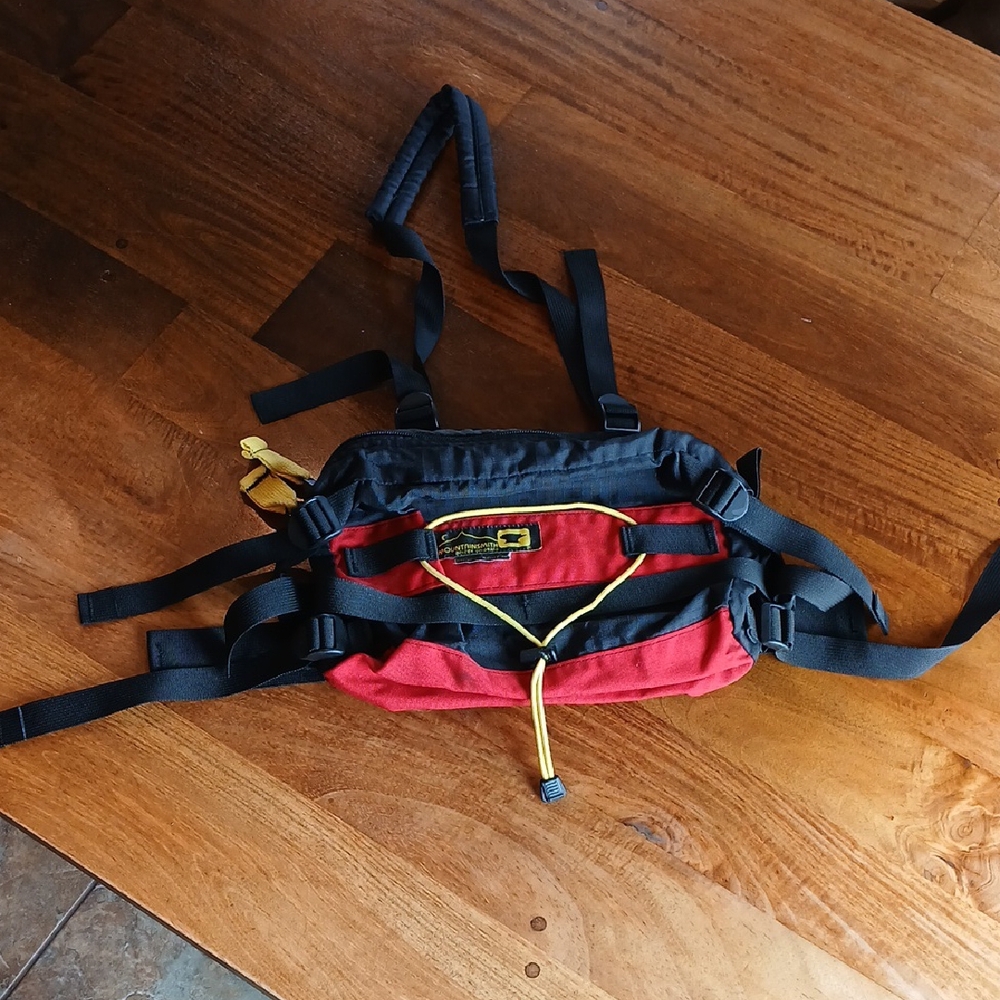Mountain Smith Golden CO Red and Black Bag with Adjustable Straps